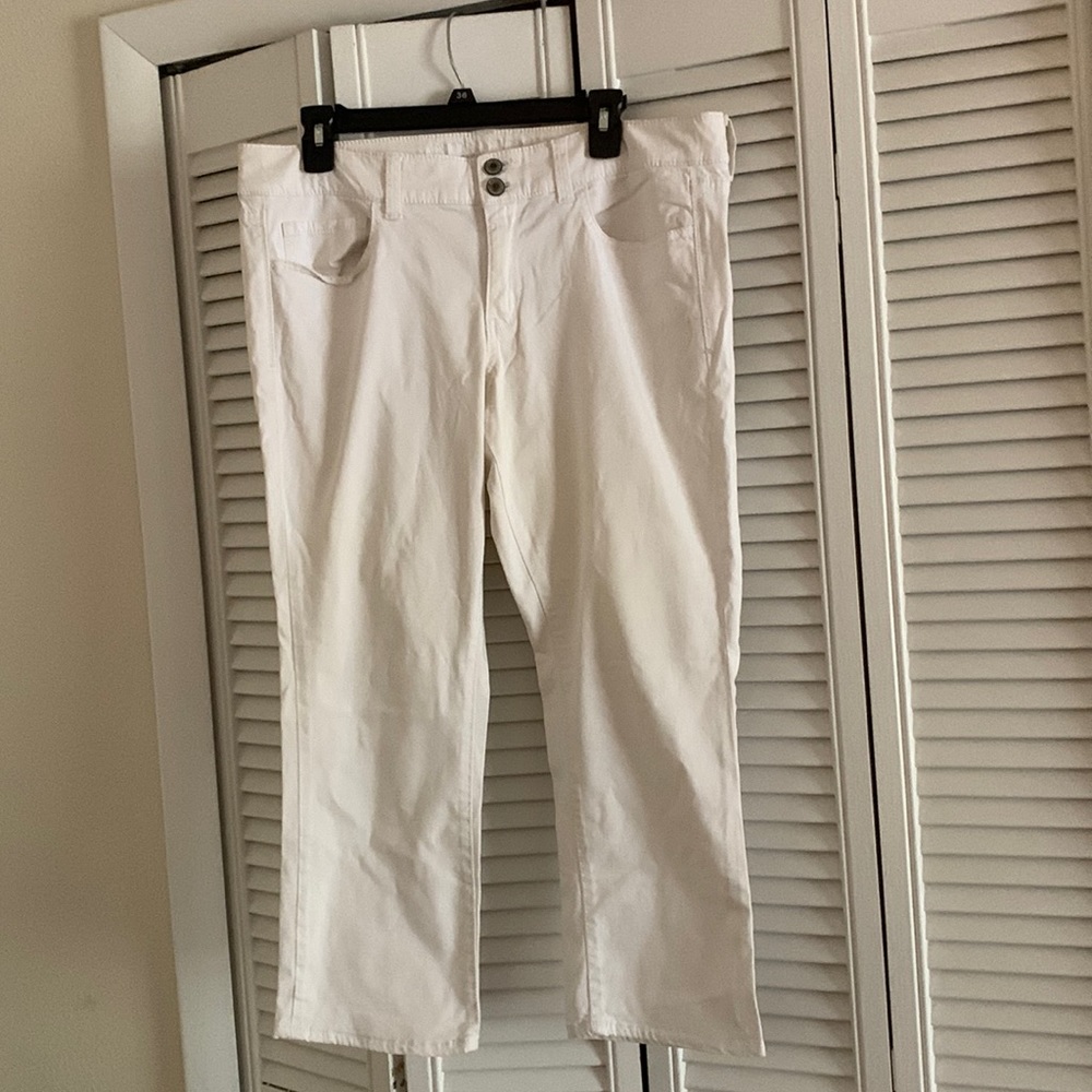 American Eagle white jeans